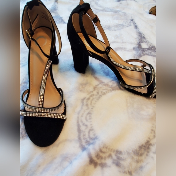 Journee Collection strappy sandal. NWOT - Picture 5 of 9